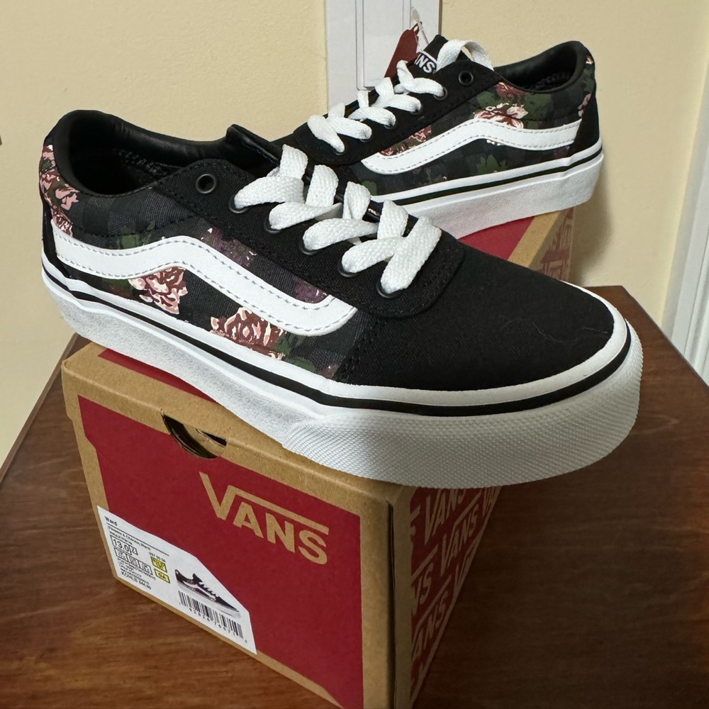 NWT Youth Vans size 13